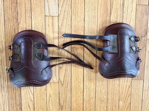 Medium Pessoa Leather Boots