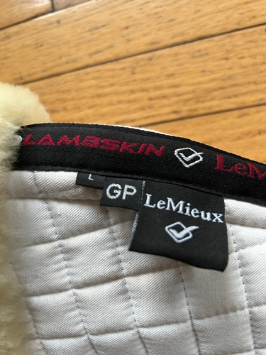 LeMieux Shaped Pad