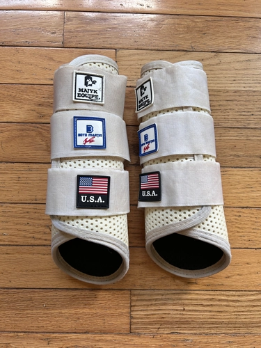 Medium White Boyd Majyk Equipe Boots