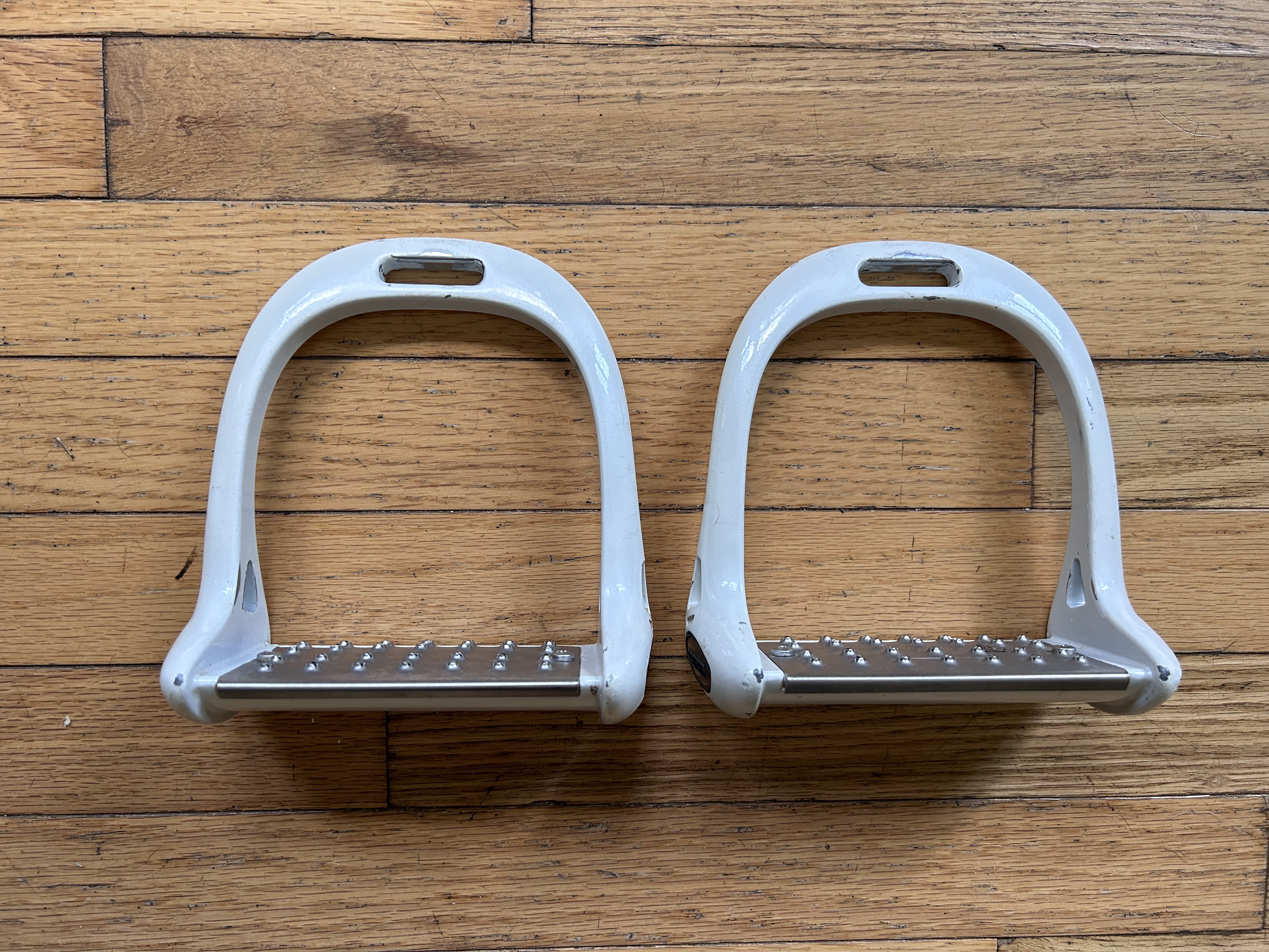 4.75" White Lorenzinni Stirrups