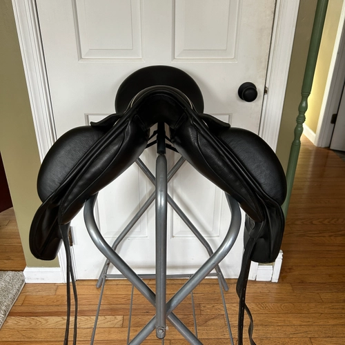 17.5" Cusom Saddlery Santa Cruz