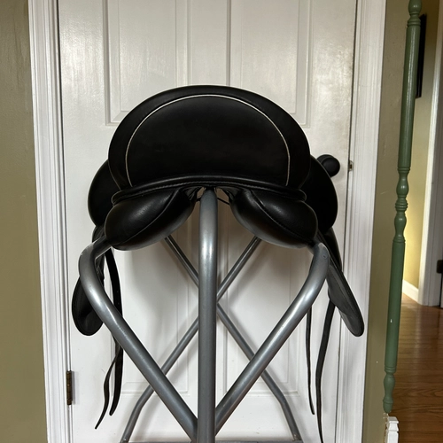 17.5" Cusom Saddlery Santa Cruz