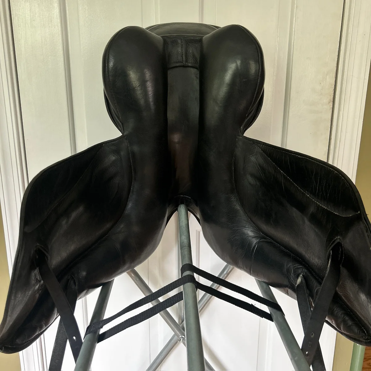 17.5" Custom Saddlery Icon Flight